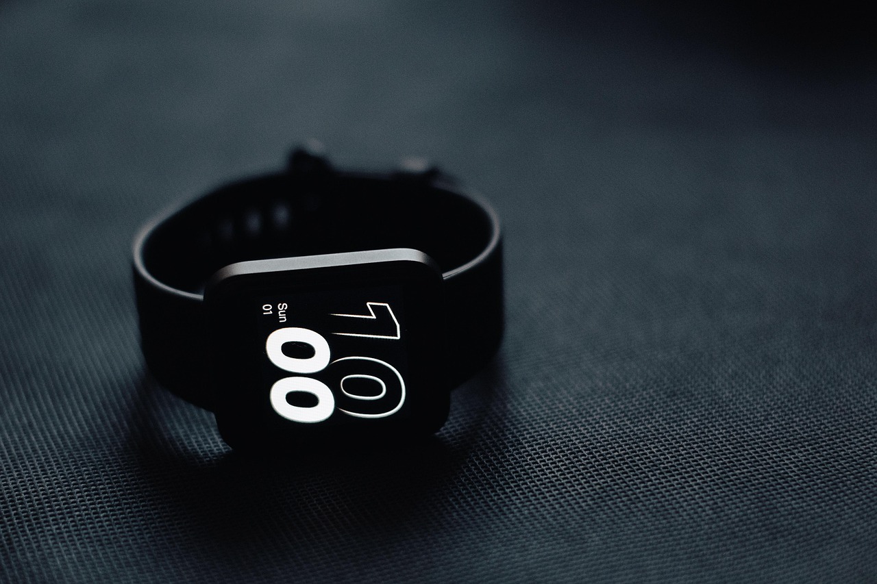 smartwatch, technology, watch, time, device, wireless, smart, digital, modern, mobile, gadget, electronic, wristwatch, wearable, touchscreen, wearable tech, sportswear, smartwatches, running gear, sports technology, object, modern technology, smart devices, sports gear, time management, smartwatch, smartwatch, smartwatch, smartwatch, smartwatch, technology
